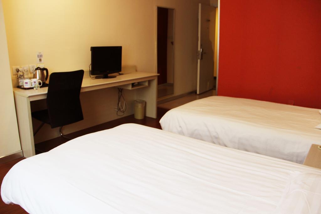 Hanting Express Jinzhou Luoyang Road Central Avenue חדר תמונה